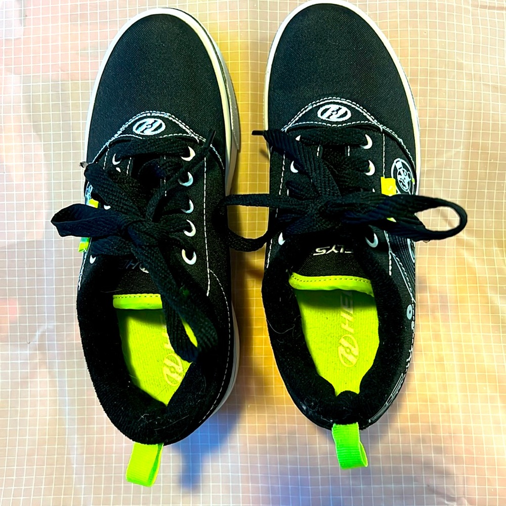 Heely’s shoes like new size 3